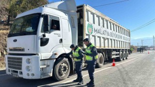 Malatyada jandarmadan zorunlu kış lastiği denetimi