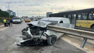 Maltepe E 5te araç bariyerlere girdi: 2 yaralı