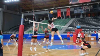 Manavgat Belediyespor Kadın Voleybol Takımı dolu dizgin