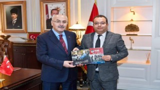 Manisalı Ali Bey kitabı Adanada okullara armağan edildi