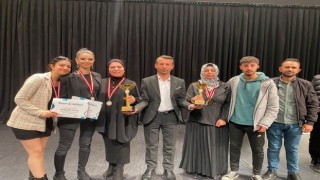 Manisalı kuaförler Antalyadan 2 kupayla döndü
