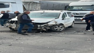 Mardinde tır ile hafif ticari araç çarpıştı