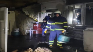 Mardinde yangın çıkan ev kullanılamaz hale geldi: 2 kişi dumandan etkilendi