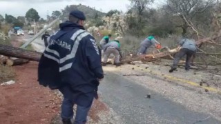 Marmariste sağanak yağış ve fırtına devam ediyor