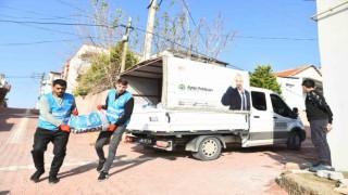 Menemende ihtiyaç sahiplerine 100 bin çuval kömür