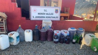 Mersinde 325 litre sahte içki ile kaçak makaron ele geçirildi