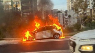Mersinde bir günde 4 araç motor kısmından yandı