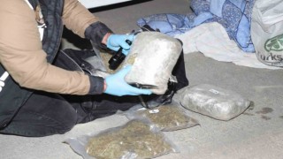 Mersinde bir tırda 15 kilo esrar, 2 tabanca ve kaçak sigaralar ele geçirildi
