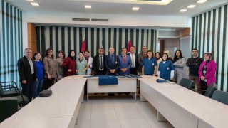 Modacı öğrenciler sağlıkçılara kıyafet tasarladı