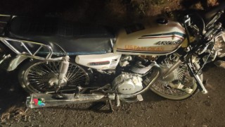 Motosiklet kamyonete çarptı: 1 ağır yaralı