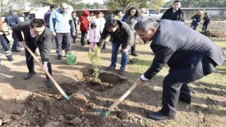 Muğlada sağlık ekipleri fidanları toprakla buluşturdu