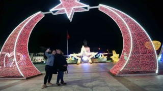 Muğlada yeni yıl süslemelerine vatandaşlardan yoğun ilgi