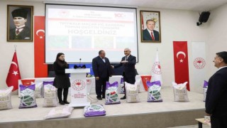 Muşta çiftçilere tritikale ve macar fiğ tohumu törenle dağıtıldı