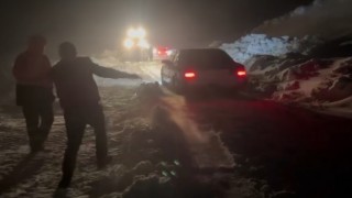 Muşta karda mahsur kalan 18 araç 5 saat sonra kurtarıldı