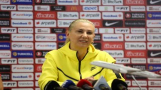 Necla Kıragası: Kadın futbolunun tarihi bu kızlarla yazılıyor