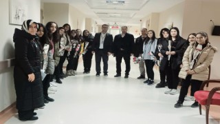 Niğde Atatürk Anadolu Lisesi öğrencileri hastaları ziyaret etti