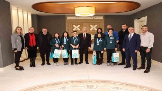 Nilüferin genç yüzücüleri başarılarıyla gururlandırdı
