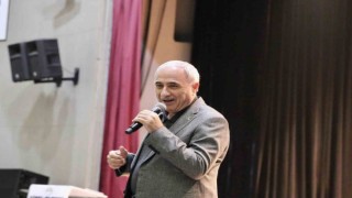 Nurullah Genç şiirleriyle gönüllere dokundu