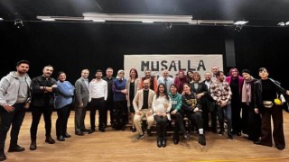 Öğretmenlerden oluşan tiyatro topluluğunun gösterisi yoğun ilgi gördü