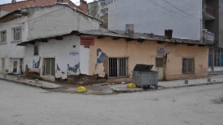 Okul yakınındaki metruk ev tedirginlik oluşturuyor