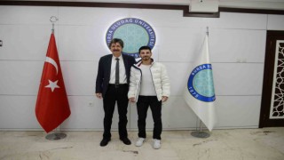 Olimpiyat gururu Eray Şamdan, üniversitesini temsil etmeyi sürdürecek