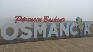 Osmancıkın tarihi kale ve köprüsü siste kayboldu