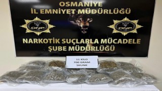 Osmaniyede canlı tavuk taşıyan araçta 11 kilo 700 gram uyuşturucu ele geçirildi