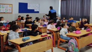 Osmaniye'de Polisler Öğrencileri Bilgilendirdi