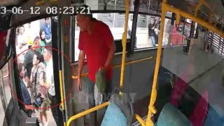 Otobüs şoförü, tartakladığı kadın yolcuyu araçtan indirdi: O anlar kamerada