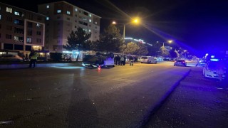 Otomobil ile kamyonet çarpıştı 3 yaralı