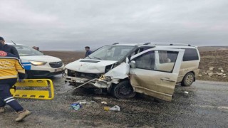 Otomobil ve ticari araç çarpıştı: 5 yaralı