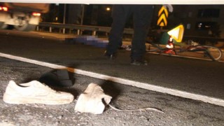 Otomobilin çarptığı bisikletli hayatını kaybetti
