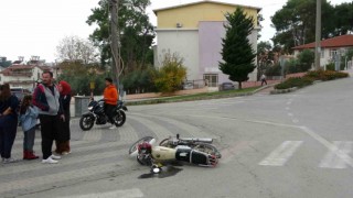 Otomobilin çarptığı motosiklet sürücüsü ölümden döndü