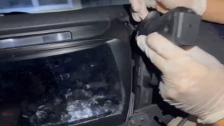 Otomobilin ön konsolunu silah deposuna çevirmişler