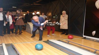 Özel bireyler bowling etkinliğinde doyasıya eğlendi