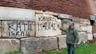 (Özel) Trajikomik protesto...2 bin yıllık surlara İsrailin zulmünü kazıdılar