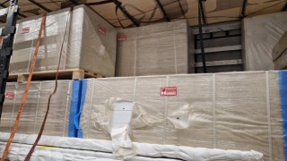 Panel kapılara gizlenen 72 bin 700 kutu sigara yakalandı