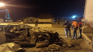Paramparça olan otomobil, genç kıza mezar oldu