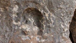Perre Antik Kentteki saha taramasında ilginç mezar kabartmaları ortaya çıktı