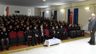 Polis adaylarına konferans verildi