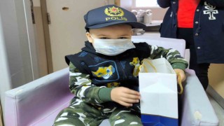 Polis şapkası isteyen küçük Çağataya İzmir polisinden sürpriz