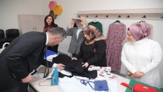 Pursaklar Belediye Başkanı Çetin, Altınova Hanım Evini ziyaret etti