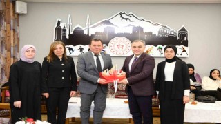 Rektör Altun, KYK Kocasinan Kız Öğrenci Yurdu Öğrencileri ile Bir Araya Geldi
