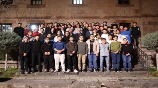 Rektör Prof. Dr. Altun, Talas Gençlik Merkezinde Öğrenciler ile Buluştu