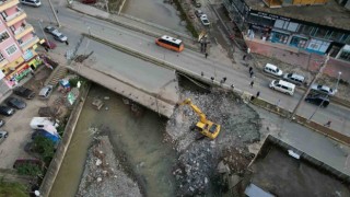 Rizede şiddetli yağışlarda taşkınlara sebep olan köprüler yıkılıyor