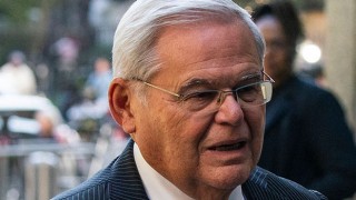 Rüşvetle suçlanan ABD'li Senatör Menendez'in evindeki külçe altınların iş adamına ait olduğu ortaya çıktı