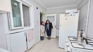 Şahin yağmurda evleri zarar gören vatandaşları ziyaret etti