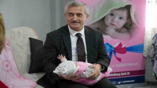 Şahinbeyde doğan 170 bininci bebeğe Tahmazoğlundan sürpriz