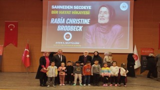 Sahneden secdeye yolculuğunu Aydınlılarla paylaştı