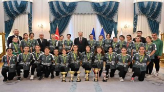 Şampiyon sporculardan Başkan Aktaşa ziyaret